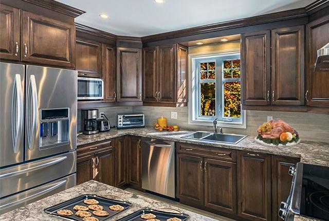 Keep your energy costs low and your holiday spirits high with these simple kitchen and cooking tips.